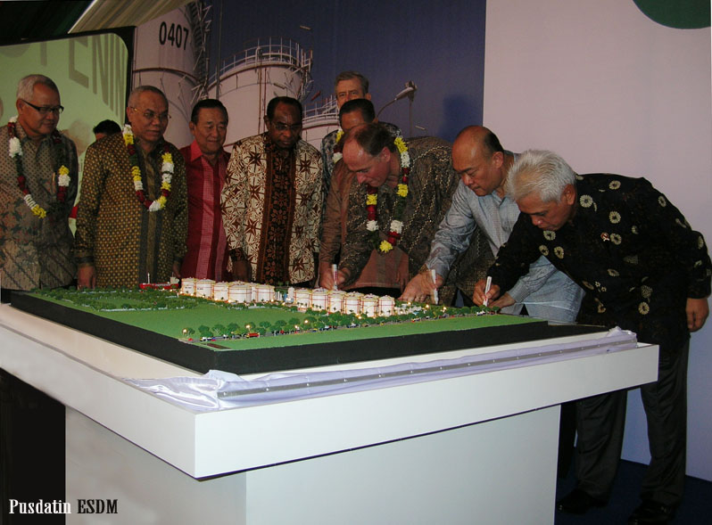 MenKo Perekonomian Resmikan Pengoperasian Vopak Terminal Jakarta